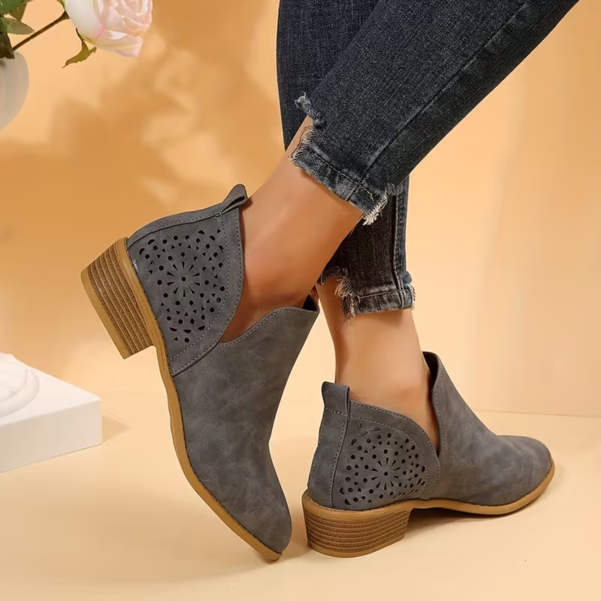 Dama Washington Thea women's perforated ankle boots cream comfortable short heel - view 10