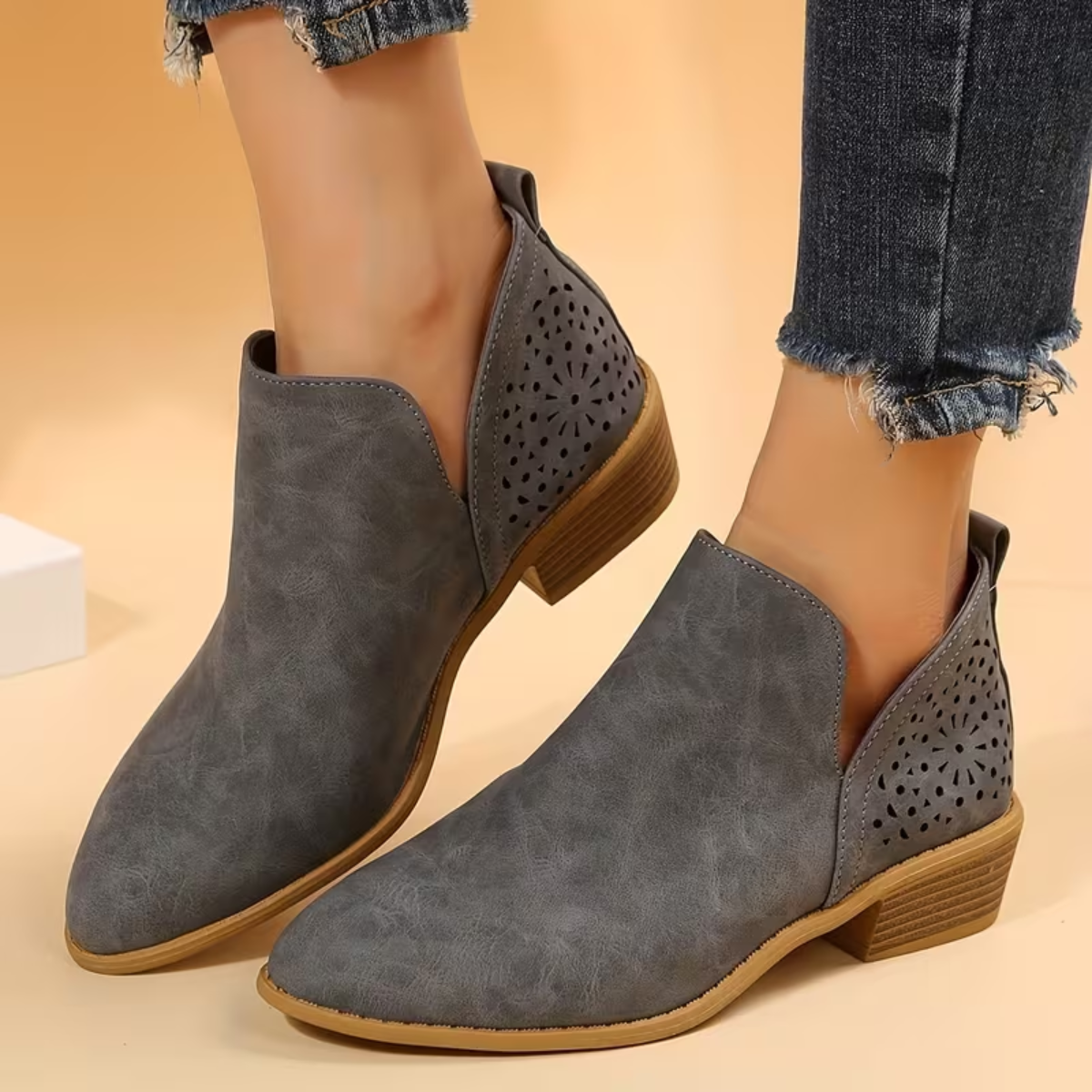 Dama Washington Thea women's perforated ankle boots cream comfortable short heel - view 8