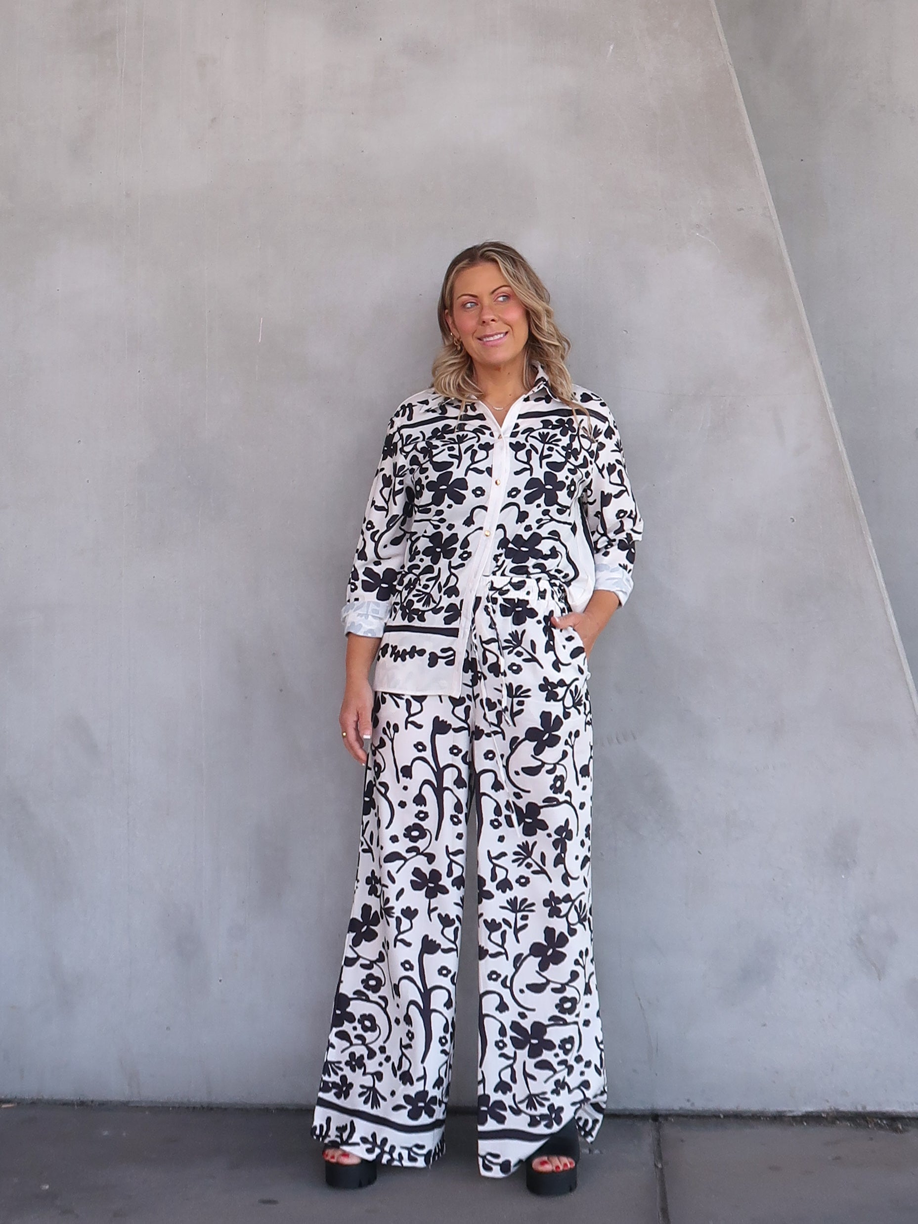Lola | Women's Floral Wide Leg Pants Cream Black