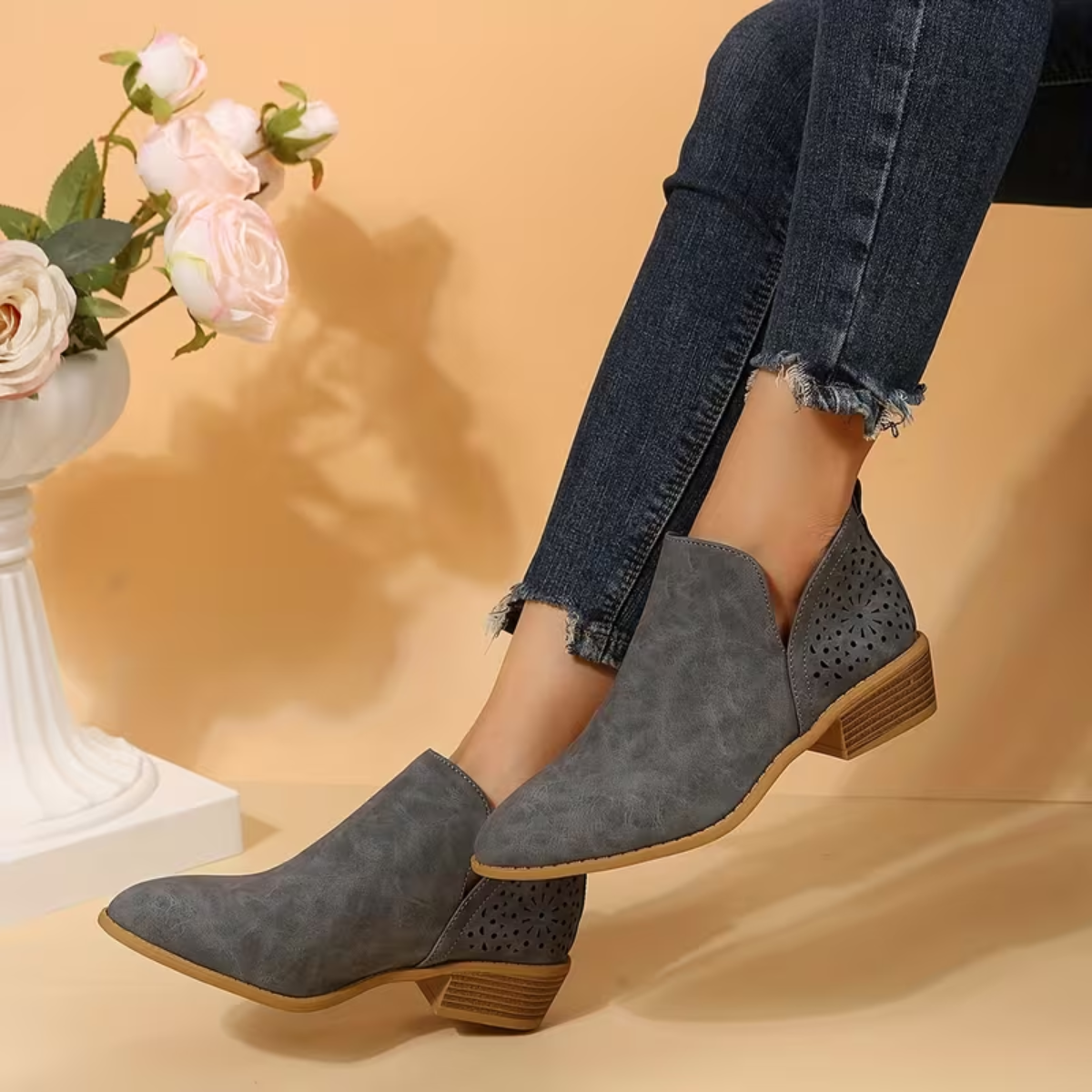 Dama Washington Thea women's perforated ankle boots cream comfortable short heel - view 11