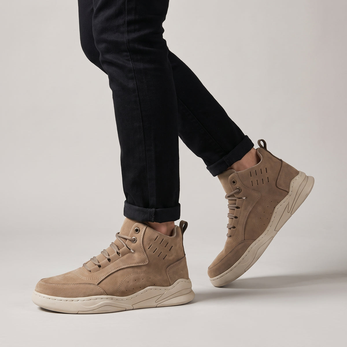 Dama Washington Axel men's suede high top sneaker beige cream sole - on foot detail
