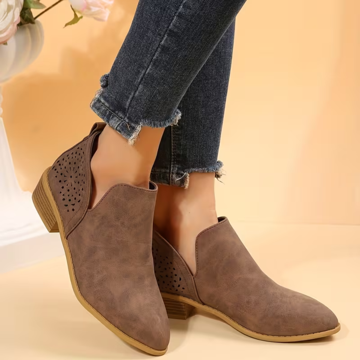 Dama Washington Thea women's perforated ankle boots cream comfortable short heel - view 4