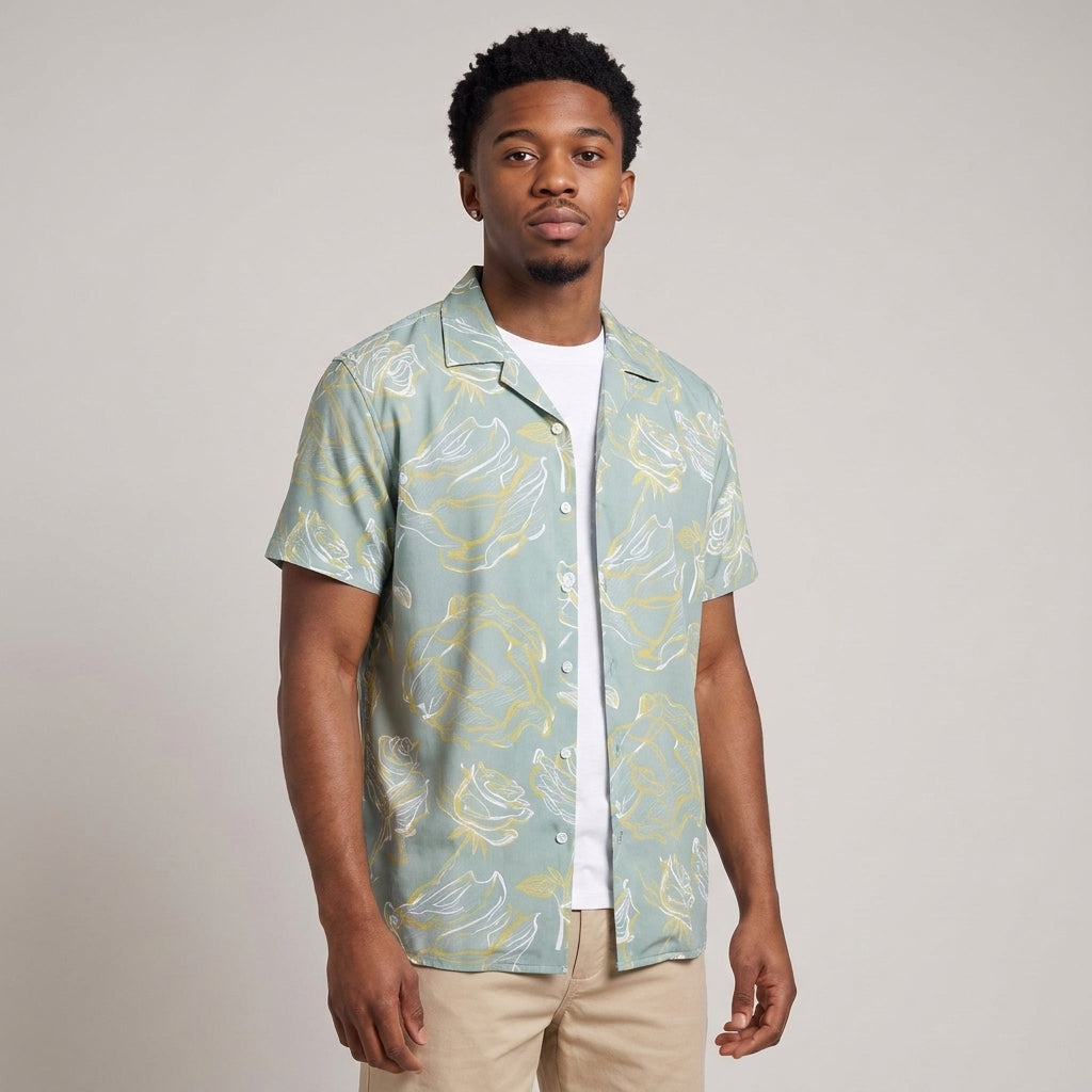 Dama Washington Jayden tropical leaf print Hawaiian shirt Light Sage Green - model front view