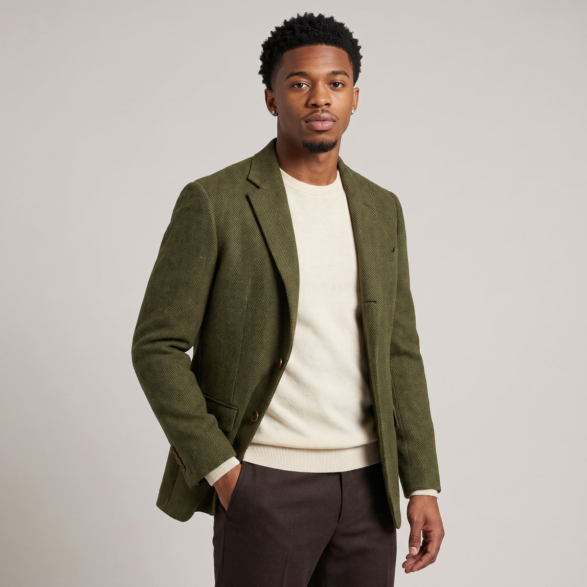 Dama Washington Callum men's herringbone wool blazer olive green - model front view