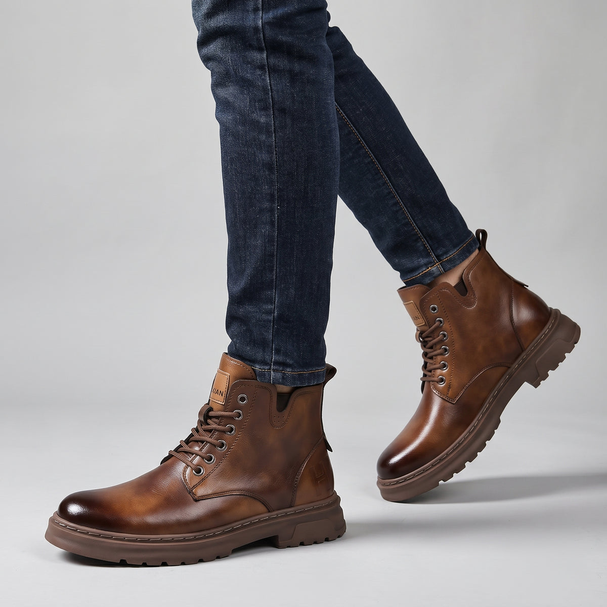 Dama Washington Kade men's leather ankle boots brown lace up work boot - on foot detail