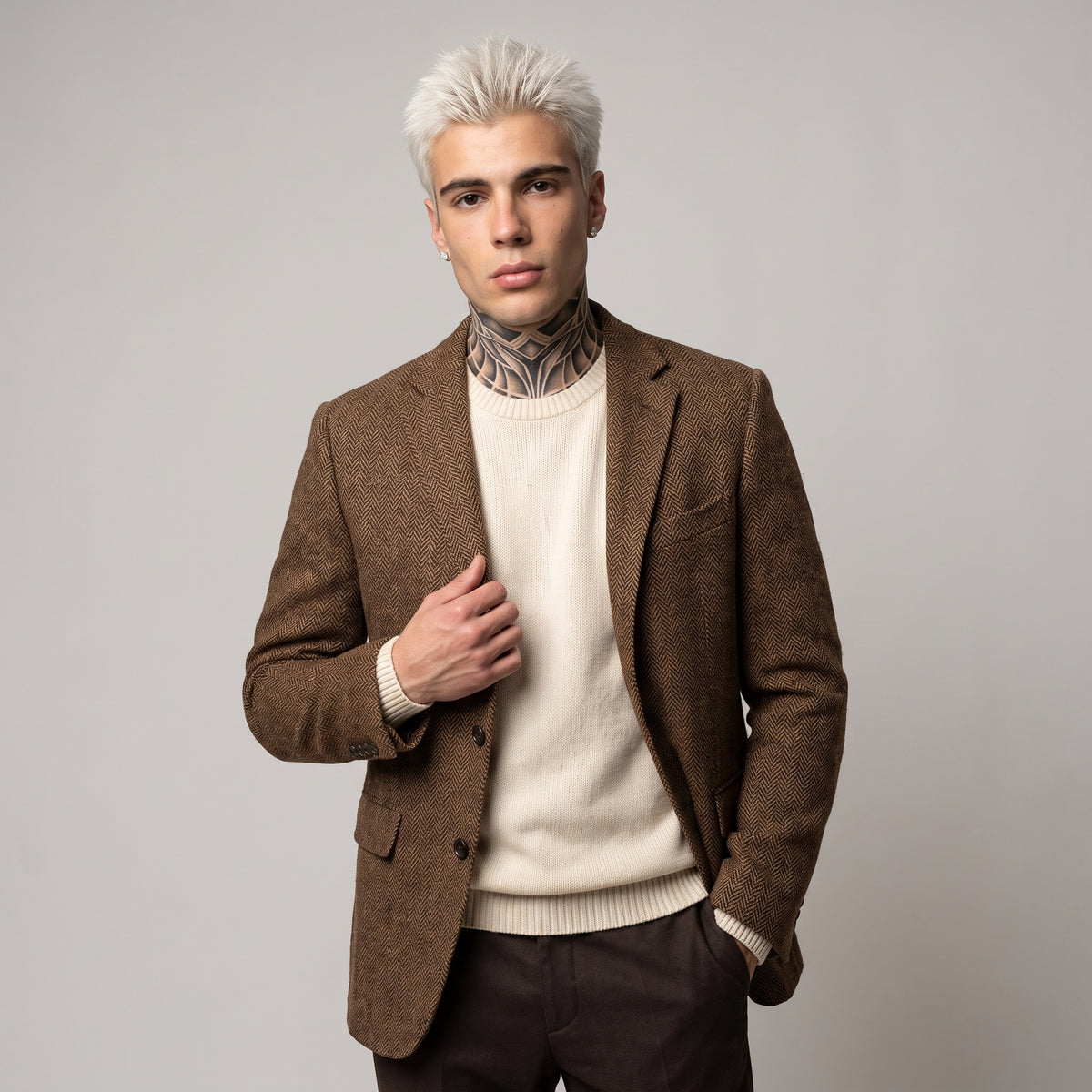 Dama Washington Voss men's tweed herringbone blazer brown single breasted - model front view
