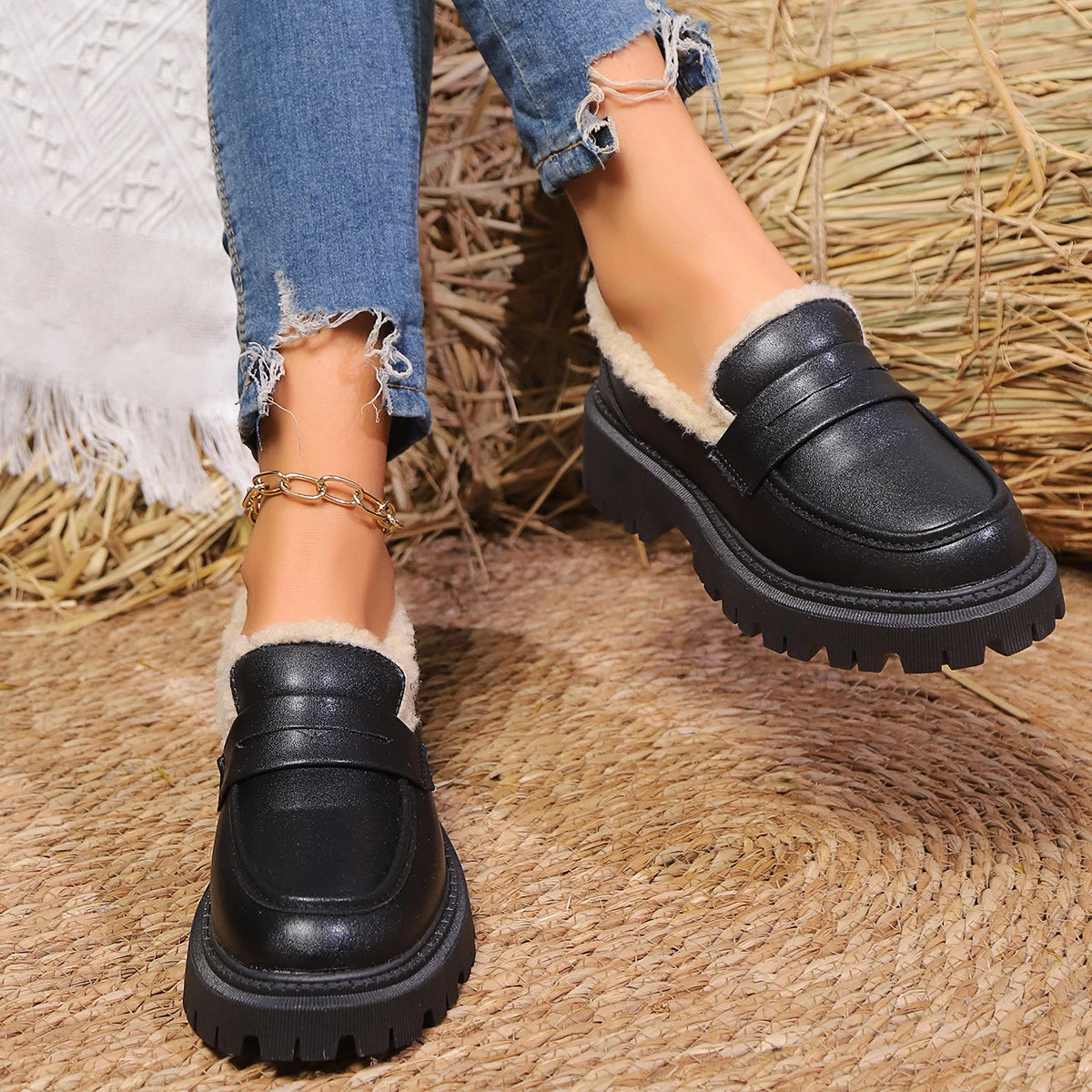 Aria | Women's Sherpa Lined Loafers Black Chain Detail