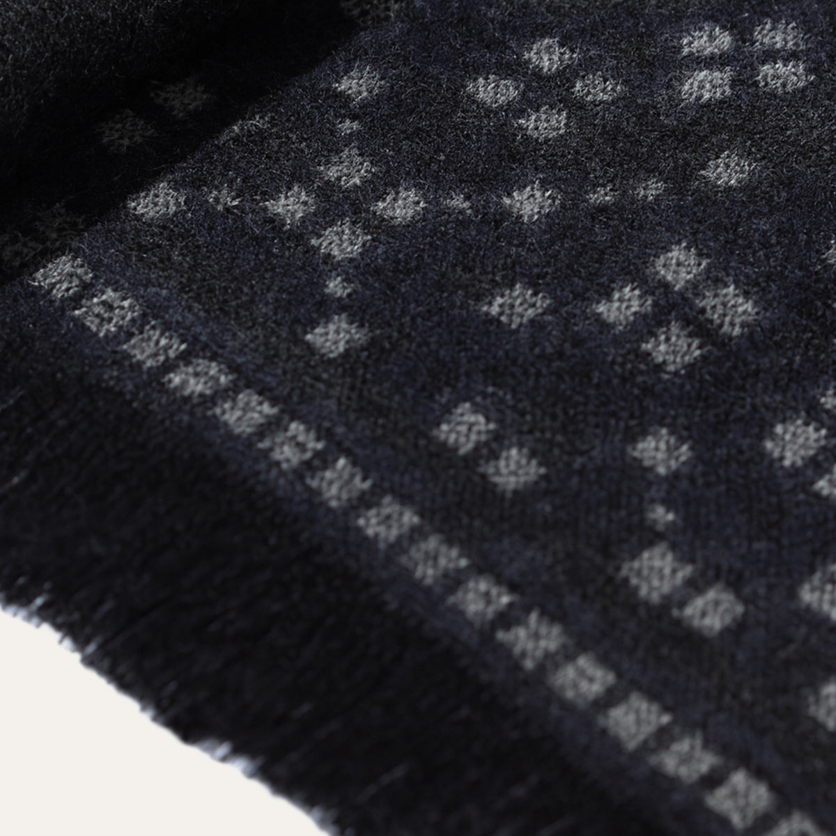 Axel | Men's Cashmere Merino Scarf Black Diamond Pattern