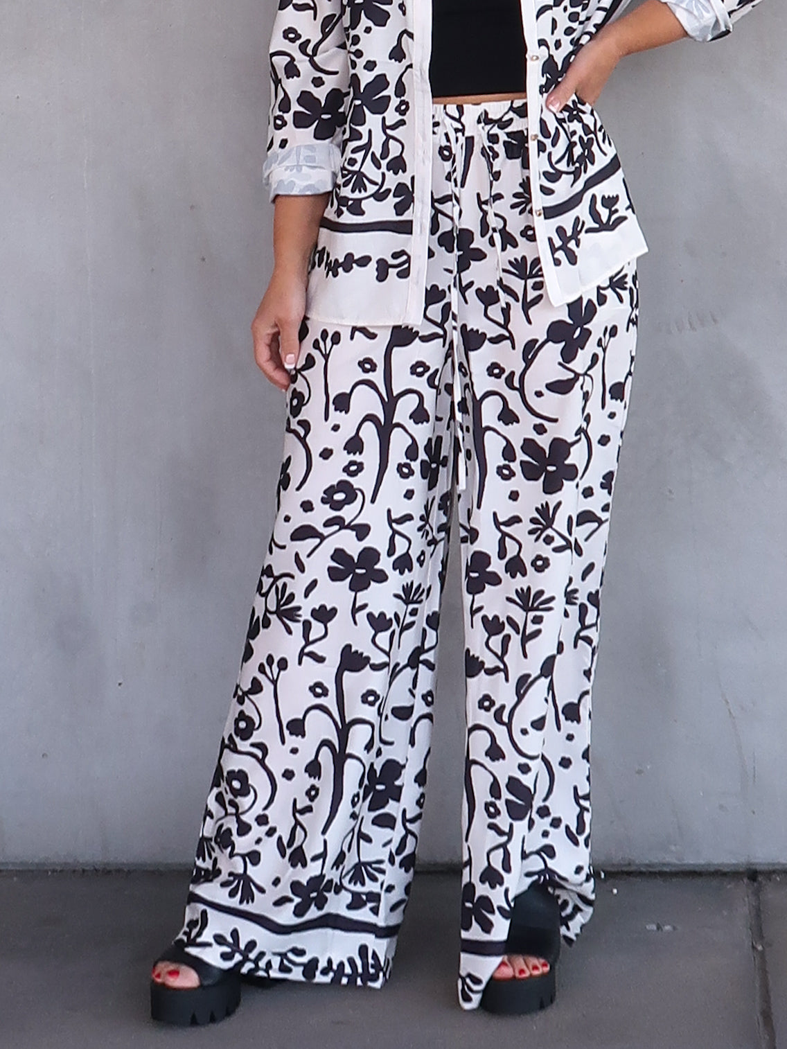 Lola | Women's Floral Wide Leg Pants Cream Black