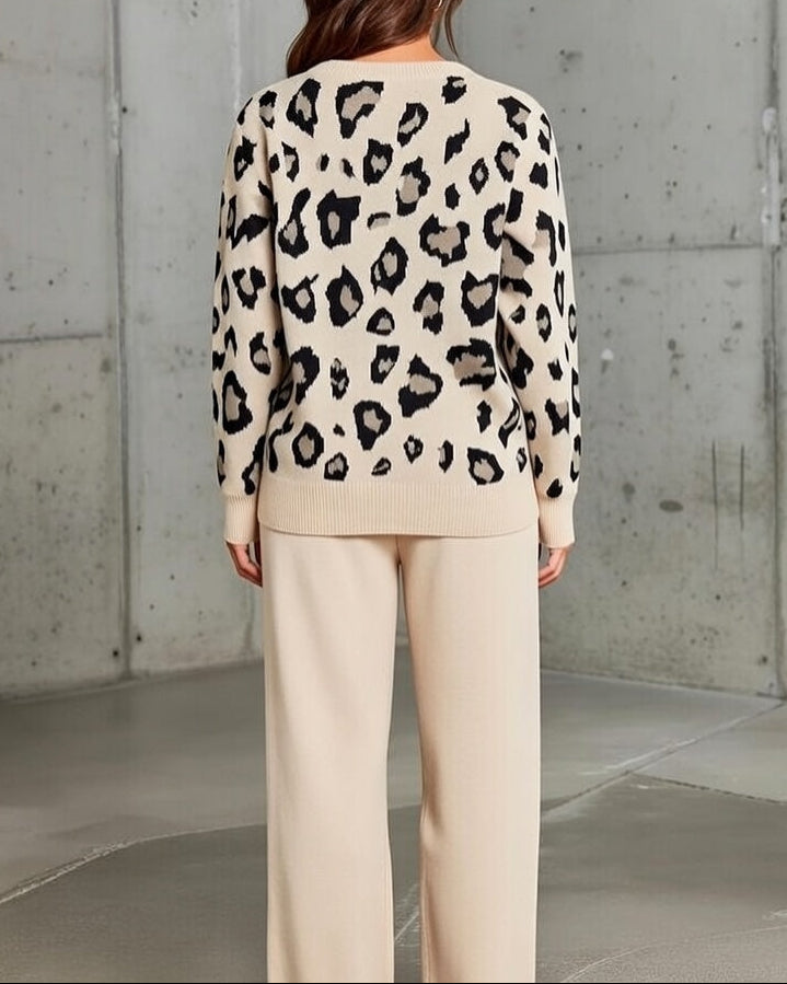 Greta | Women's Leopard Print Crew Neck Sweater Cream Black