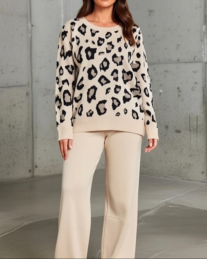 Dama Washington Greta women's leopard print crew neck sweater cream black - front view